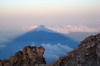 Iles Canaries - Sommet du Teide (Tenerife) - L'ombre du Teide sur la Gomera