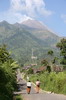 Indonsie - Volcan Merapi (Java) - Le volcan vu du village