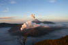 Indonésie - Mont Penanjakan (Java) - La caldera de Tengger - le Semeru tousse