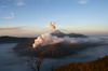 Indonsie - Mont Penanjakan (Java) - La caldera de Tengger - le Semeru tousse