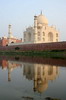Inde - Agra - Arrire du Taj Mahal et reflet