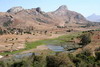 Madagascar - Parc d'Anja - Rizires et montagne