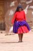 Pérou - Ile de Taquile - Femme en tenue traditionnelle