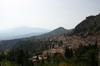 Sicile - Taormina - Vue sur la ville et l'Etna depuis le théâtre gréco-romain