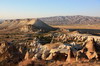 Turquie - Pasabag - Vue du site et de la ville d'Avanos au fond