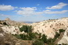 Turquie - Valle des pigeonniers - Entre de la valle, Uchisar au fond