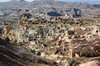 Turquie - Cavusin - Vue sur le village et ses maisons troglodytes